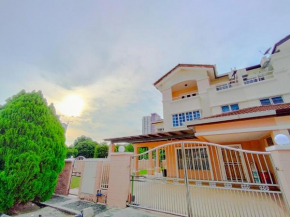 Gathering Corner House with 6 Rooms upto 16Pax by Manhattan Group